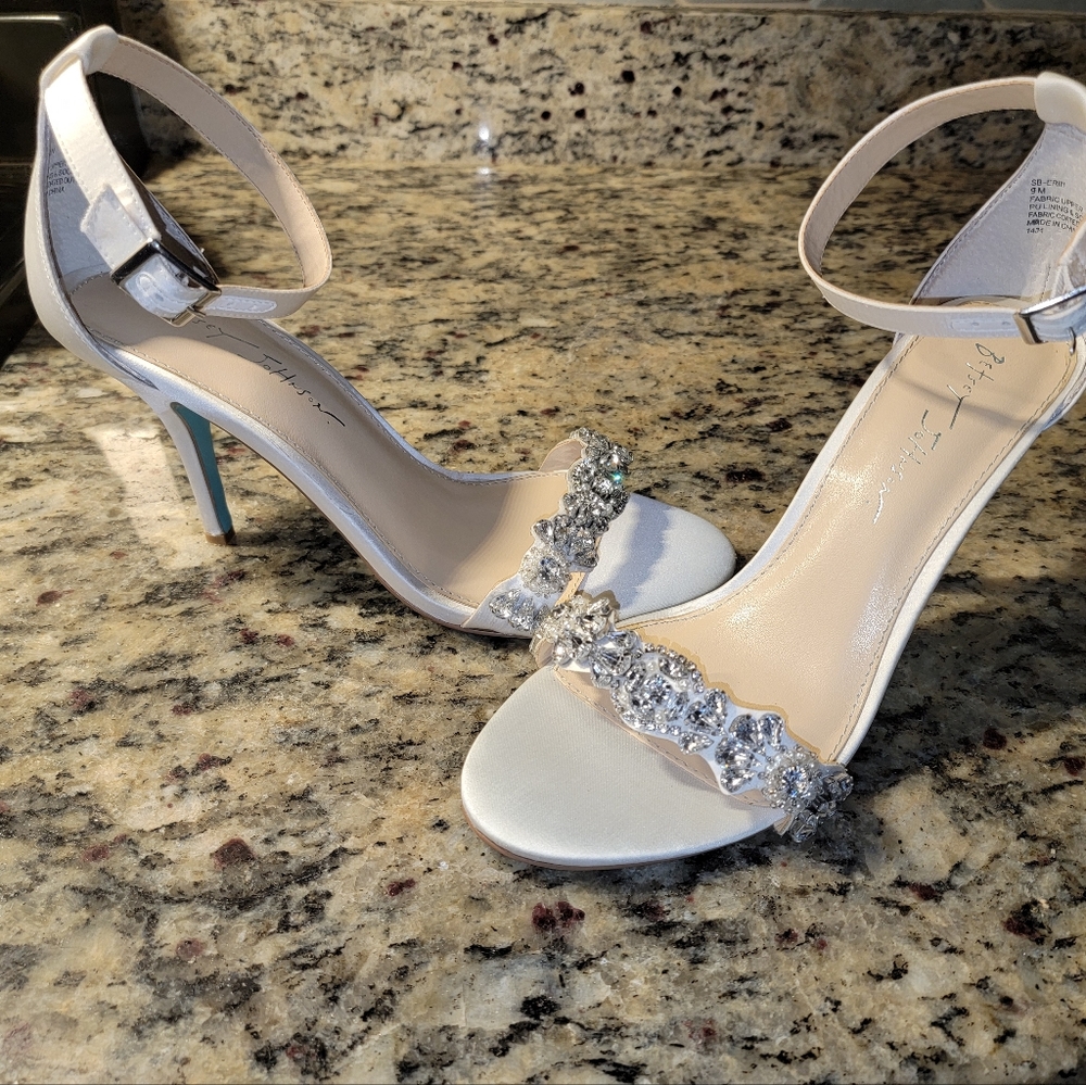 Betsy Johnson size 9 ivory studied wedding shoes